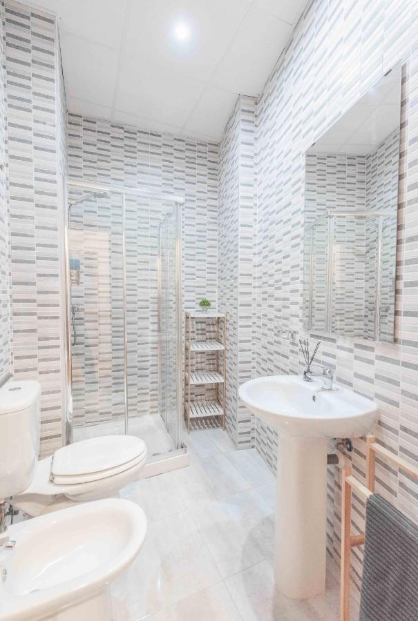 Relaxing Apartment With Community Pool & Parking- Center Málaga Extérieur photo